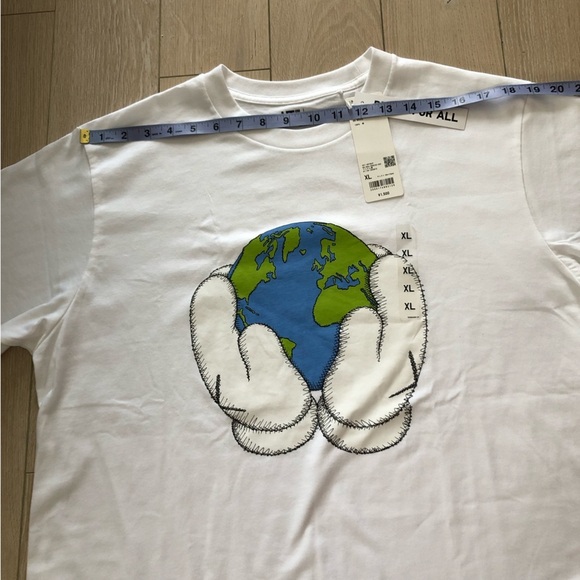 NWT KAWS x Uniqlo Peace for All T Shirt Size XL - Picture 6 of 8